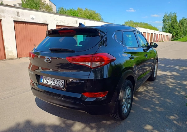 Hyundai Tucson cena 63000 przebieg: 192000, rok produkcji 2015 z Staszów małe 301